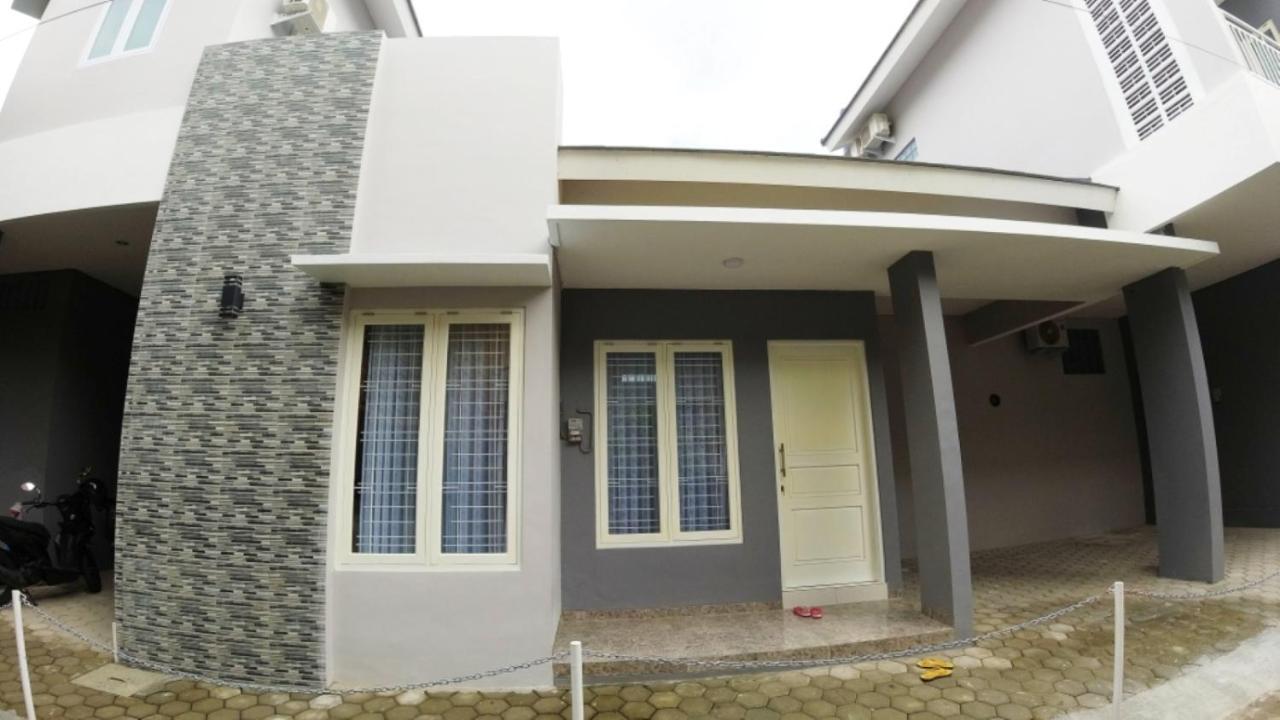 Omah Bondi Family Homestay By Fh Stay Джокьякарта Экстерьер фото